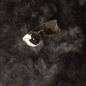 Rose gold round frame sunglasses